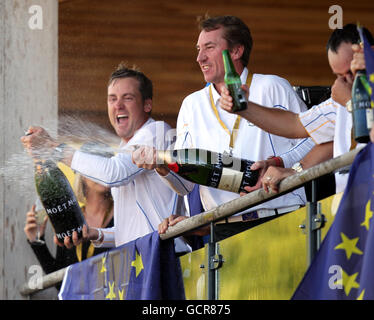Golf - 38th Ryder Cup - Europe v USA - Day Four - Celtic Manor Resort. Europe's Ian Poulter sprays champagne from the balcony of the club house after Europe win the Ryder Cup at Celtic Manor, Newport. Stock Photo
