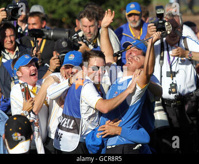 Golf - 38th Ryder Cup - Europe v USA - Day Four - Celtic Manor Resort. Europe's Graeme McDowell is mobbed by teammates and fans after winning the Ryder Cup at Celtic Manor, Newport. Stock Photo