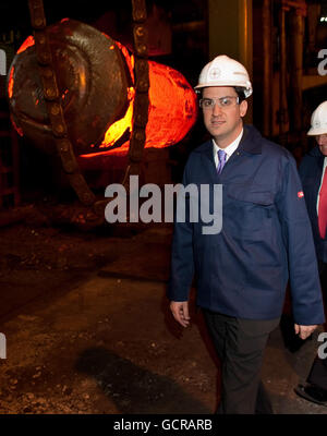 Miliband visits Sheffield Forgemasters Stock Photo