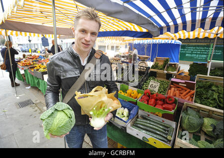 Celebrity Chef James Tanner shopping at London's Tachbrook Street market to promote his new book 'James Tanner Takes 5'. Stock Photo