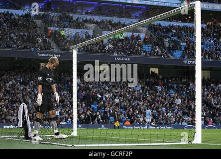 Soccer - Barclays Premier League - Manchester City v Arsenal - City of Manchester Stadium. Manchester City's goalkeeper Joe Hart Stock Photo