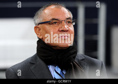 Soccer - UEFA Champions League - Group B - Schalke 04 v Benfica - Veltins-Arena. Felix Magath, Schalke 04 coach Stock Photo