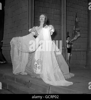 Australian-born opera singer Joan Sutherland rehearsing in the role of Elvira in the new production of Bellini's 'I Puritani', opening at the Royal Opera House, Covent Garden, London. Stock Photo