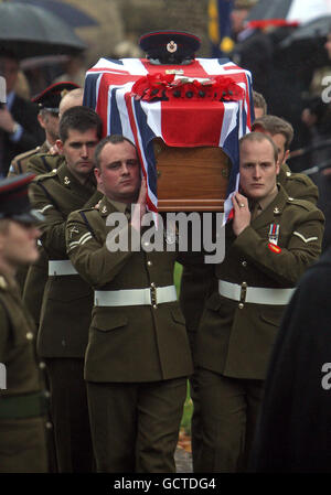 The coffin of Corporal David Barnsdale, from 33 Engineer Regiment Explosive Ordnance Disposal is carried from St Peter and Paul Church, after his funeral in Tring, Hertfordshire. Stock Photo