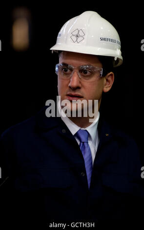 Miliband visits Sheffield Forgemasters Stock Photo