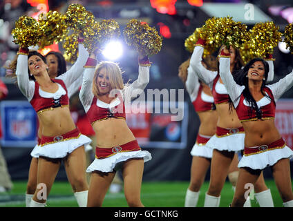 The Denver Broncos cheerleaders perform during the first half of an NFL  football game against the Indianapolis Colts, Thursday, Oct. 6, 2022, in  Denver. (AP Photo/David Zalubowski Stock Photo - Alamy