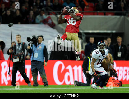 San Francisco 49ers' Shawntae Spencer (36) intercepts a pass