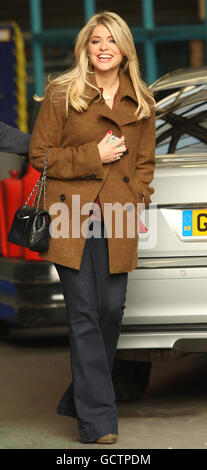 This Morning presenter Holly Willoughby leaves the London Television Centre on the Southbank, London, after she announced that she is pregnant with her second child. Stock Photo