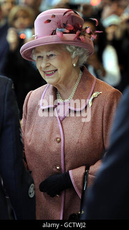 The Queen opens the new KPMG building in London Stock Photo