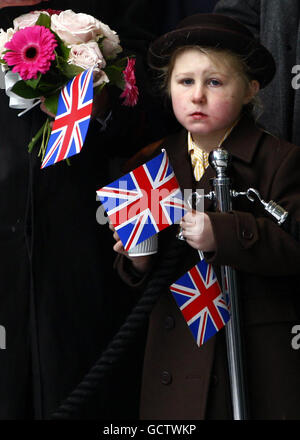 6-year-old Katherine Ashbourne from Brentwood in Essex, waits for Queen Elizabeth II outside KPMG's new offices in London's Docklands. Stock Photo