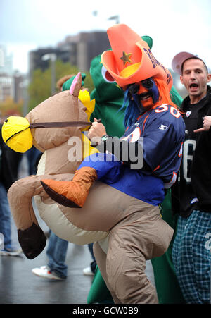 American Football - NFL - San Francisco 49ers v Denver Broncos - Wembley  Stadium Stock Photo - Alamy