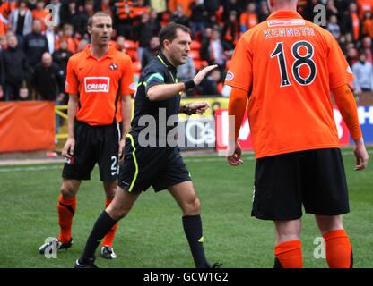 Referee Dougie McDonald during the Clydesdale Bank Scottish Premier League match at Tannadice, Dundee. Stock Photo