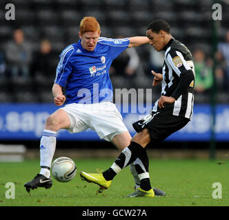 Soccer - FA Cup - First Round - Notts County v Gateshead - Meadow Lane. Notts County's Thomas Ince and Gateshead's James Curtis battle for the ball during the FA Cup First Round match at Meadow Lane, Nottingham. Stock Photo