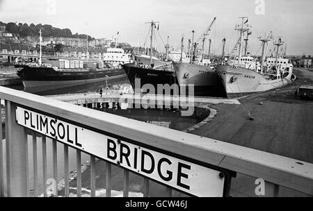 The Plimsoll Bridge, which is the Cumberland Basin Swing-Bridge and the gateway to Bristol Docks. Stock Photo