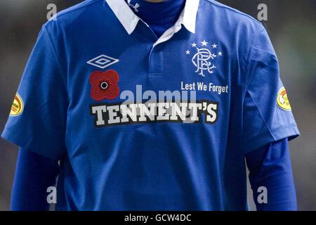 SPECIAL PICTURE - RELEASED EXCLUSIVELY THROUGH THE PRESS ASSOCIATION FOR USE BY NATIONAL AND REGIONAL NEWSPAPERS - UK & IRELAND ONLY. NO SALES. Rangers' strip with the poppy on it and 'LEST WE FORGET' Stock Photo