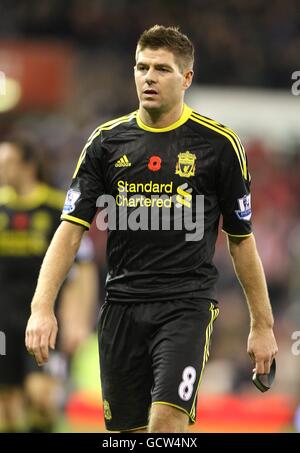 Soccer - Barclays Premier League - Stoke City v Liverpool - Britannia Stadium. Liverpool's Steven Gerrard walks off dejected after the final whistle. Stock Photo