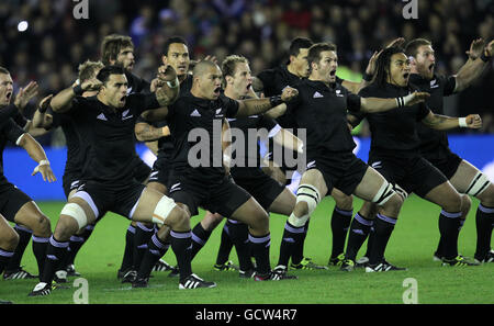 Rugby Union - 2010 EMC Autumn Test - Scotland v New Zealand - Murrayfield Stock Photo