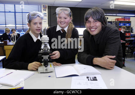 (left to right) Angel Longyear-Smith, aged 12 and Rose Wilson, aged 11 with Professor Brian Cox at Springfield School in Drayton, Portsmouth where he teamed up with The Big Bang: UK Young Scientists and Engineers Fair 2011 to hold The Big Bang Lesson - a workshop to show just how fascinating science, technology, engineering and maths can be, after the school won a nationwide competition. Stock Photo