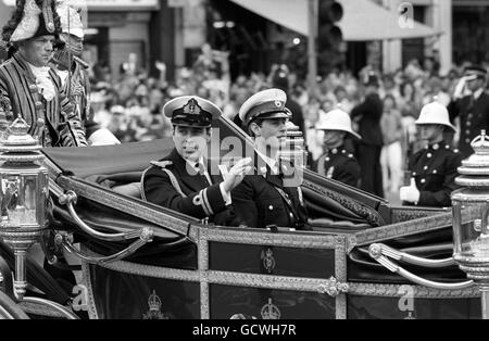 The royal bridegroom, the Duke of York, and his brother Prince Edward, in the 1902 State Landau, on arrival at Westminster Abbey. Stock Photo