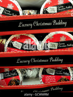 A general view of Luxury Christmas puddings in Lidl supermarket. Stock Photo