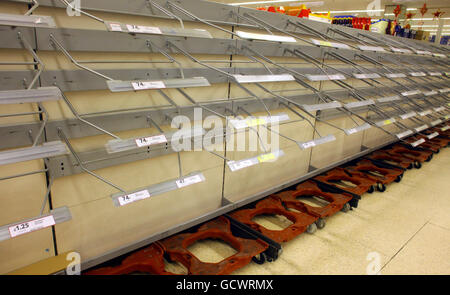 Empty bread shelves in a Tesco store in Ashford, Kent, as the bad weather continues in the Southeast. Stock Photo