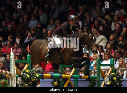 Great Britain's Guy Williams riding Torinto van de Middlestede wins in the Earls Court Olympia Christmas Cracker during the London International Horse Show at the Olympia Exhibition Centre, London. Stock Photo