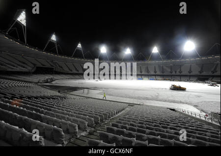 Olympics - Olympic Stadium Floodlight Switching On Ceremony - Olympic Park. The Olympic Stadium floodlights are officially switched on by Prime Minister David Cameron at the Olympic Park in Stratford, London. Stock Photo