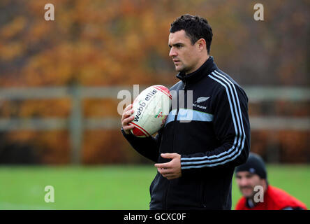 Dan carter rugby hi-res stock photography and images - Alamy
