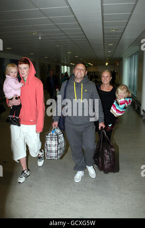 Shaun Ryder with wife Joanne with son Oliver and daughters Pearl (right ...