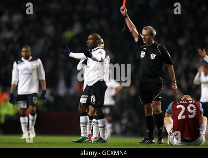 Soccer - Barclays Premier League - Aston Villa v Tottenham Hotspur - Villa Park. Match Referee Martin Atkinson sends off Tottenham Hotspur's Jermain Defoe (centre) Stock Photo