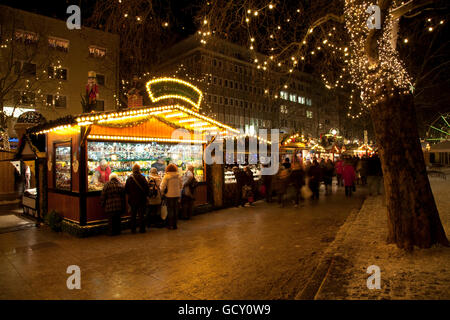 Christmas market, Kleppingstrasse, Dortmund, Ruhr area, North Rhine-Westphalia Stock Photo