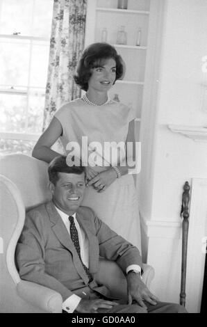 Senator John F. Kennedy with Jackie and Caroline at Hyannis Port Stock ...