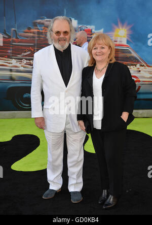 Los Angeles, California, USA. July 9, 2016. Actress Lesley Nicol & husband David Keith Heald at the Los Angeles premiere of 'Ghostbusters' at the TCL Chinese Theatre, Hollywood. Credit:  Sarah Stewart/Alamy Live News Stock Photo