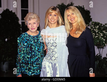 Olivia Newton-John with her sister Rona Newton-John and Rona's daughter