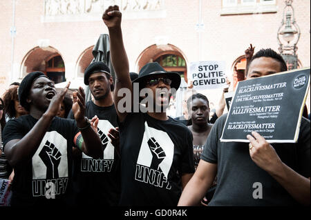 Amsterdam, The Netherlands. 10th July, 2016. Around 400 protesters have gathered this afternoon for a Black Lives Matter protest at the Dam in Amsterdam. The group protested against police violence. The immediate cause of the demonstration was the continuing police violence against black Americans in the United States and also in The Netherlands. The protest was organized for a woman, Anna Hammond via Facebook. With text on signs and their clothing the demonstrators wanted to express their dissatisfaction with the violence in the US. Credit:  Romy Arroyo Fernandez/Alamy Live News Stock Photo