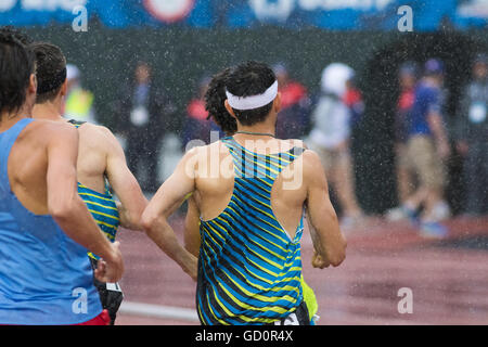 Eugene, USA. 8th July, 2016. Men's 1500m Semi-Finals during a heavy rain storm at the 2016 USATF Olympic Trials at Historic Hayward Field in Eugene, Oregon, USA. Credit:  Joshua Rainey/Alamy Live News. Stock Photo