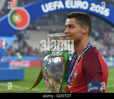 Saint-Denis, France. 10th July, 2016. Cristiano Ronaldo of Portugal celebrates with the trophy after winning the UEFA EURO 2016 soccer Final match between Portugal and France at the Stade de France, Saint-Denis, France, 10 July 2016. Photo: Federico Gambarini/dpa Credit:  dpa picture alliance/Alamy Live News Stock Photo