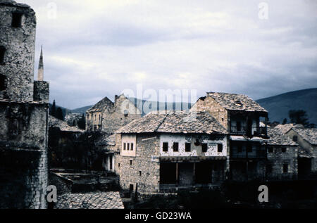 events, Bosnian War 1992 - 1995, Mostar, damaged houses, 1994, bullet holes, shot holes, Bosnien-Herzegowina, Bosnien - Herzegowina, Yugoslavia, Yugoslav Wars, Balkans, conflict, 1990s, 90s, 20th century, historic, historical, Additional-Rights-Clearences-Not Available Stock Photo