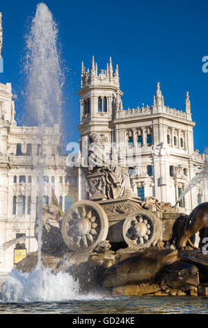 Fountain, Plaza de Cibeles Palace (Palacio de Comunicaciones), Plaza de Cibeles, Madrid, Spain, Europe Stock Photo