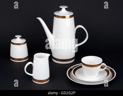 household, dishes, porcelain coffee set 'Riga', coffee pot, gold band decor, design: Erich Leib (form), between 1965 and 1990 were produced over a half million copies this coffee set in different ornaments, made by: VEB Porzellanwerk Lichte, East-Germany, 1965, Additional-Rights-Clearences-Not Available Stock Photo