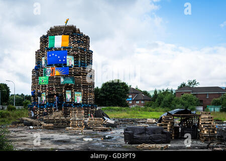 Belfast, UK. 11th July, 2016. Loyalist bonfire in Ravenhill area of East Belfast. Credit:  DMc Photography/Alamy Live News Stock Photo