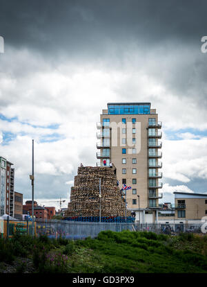 Belfast, UK. 11th July, 2016. Loyalist bonfire in Sandy Row area of South Belfast. Credit:  DMc Photography/Alamy Live News Stock Photo