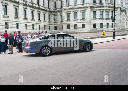 London, UK. 12th July, 2016. David Cameron leaves Downing Street for the last time as PM, the day before Theresa May becomes PM - London, GB, 12th July 2016 - Credit:  Alberto Pezzali/Alamy Live News Stock Photo
