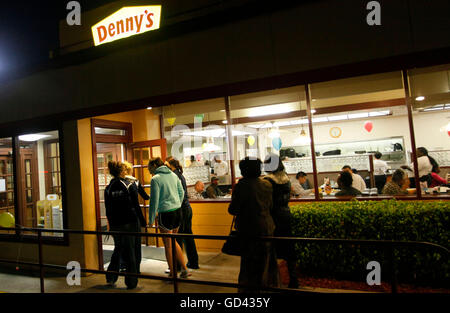 Florida, USA. 12th July, 2016. 020910 (Lannis Waters/The Palm Beach Post) WEST PALM BEACH - Customers head into Denny's on Okeechobee Boulevard Tuesday morning for a free breakfast. Denny's was offering a free Grand Slam breakfast from 6 a.m. until 2 p.m. Tuesday. A Grand Slam can be a variety of combinations of four offerings that include eggs, pancakes, bacon, oatmeal, grits. © Lannis Waters/The Palm Beach Post/ZUMA Wire/Alamy Live News Stock Photo