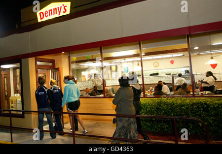 Florida, USA. 12th July, 2016. 020910 (Lannis Waters/The Palm Beach Post) WEST PALM BEACH - Customers head into Denny's on Okeechobee Boulevard Tuesday morning for a free breakfast. Denny's was offering a free Grand Slam breakfast from 6 a.m. until 2 p.m. Tuesday. A Grand Slam can be a variety of combinations of four offerings that include eggs, pancakes, bacon, oatmeal, grits. SCR 2610 © Lannis Waters/The Palm Beach Post/ZUMA Wire/Alamy Live News Stock Photo