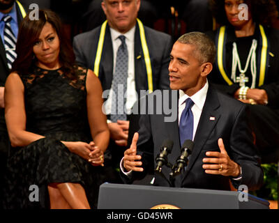 Dallas, Texas, USA. 12th July, 2016. U.S. President Barack Obama (R) speaks during a memorial service to honor five police officers in Dallas, Texas, July 12, 2016. Barack Obama on Tuesday called on protestors, police and the public to open their hearts and drop their preconceptions to deal with racism and violence in the country. Credit:  Xu Xun/Xinhua/Alamy Live News Stock Photo