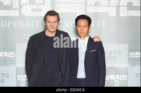 Liam Neeson and Lee Jung-Jae, Jul 13, 2016 : Hollywood actor Liam Neeson (L) and South Korean actor Lee Jung-Jae pose during a press conference for their new movie, 'Operation Chromite' in Seoul, South Korea. Neeson plays the role General Douglas McArthur, who led the U.N. Command during the 1950-53 Korean War, in the South Korean movie to be released in North America on August 12, 2016. (Photo by Lee Jae-Won/AFLO) (SOUTH KOREA) Stock Photo