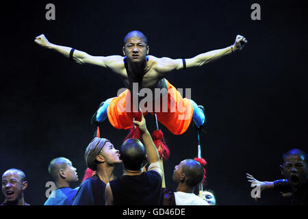 Singapore. 13th July, 2016. Shaolin monks perform in the media preview of the show Shaolin at Singapore's Marina Bay Sands Theatre, July 13, 2016. The show Shaolin, which features traditional Shaolin Kung Fu, will be presented by monks from China's Shaolin Temple from July 13 to 31 here in Singapore. Credit:  Then Chih Wey/Xinhua/Alamy Live News Stock Photo