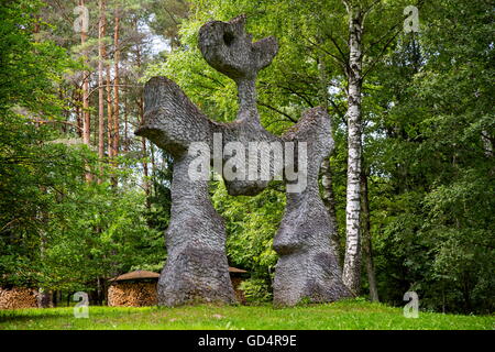 fine arts, Cruz, Javier, sculpture: 'Woman Looking at the Moon', stone, 1996, Europos parkas, Lithuania, Artist's Copyright has not to be cleared Stock Photo