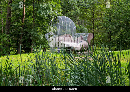 fine arts, Oppenheim, Dennis, sculpture: 'Chair-Pool', Europos parkas, Vilnius, Lithuania, Artist's Copyright has not to be cleared Stock Photo